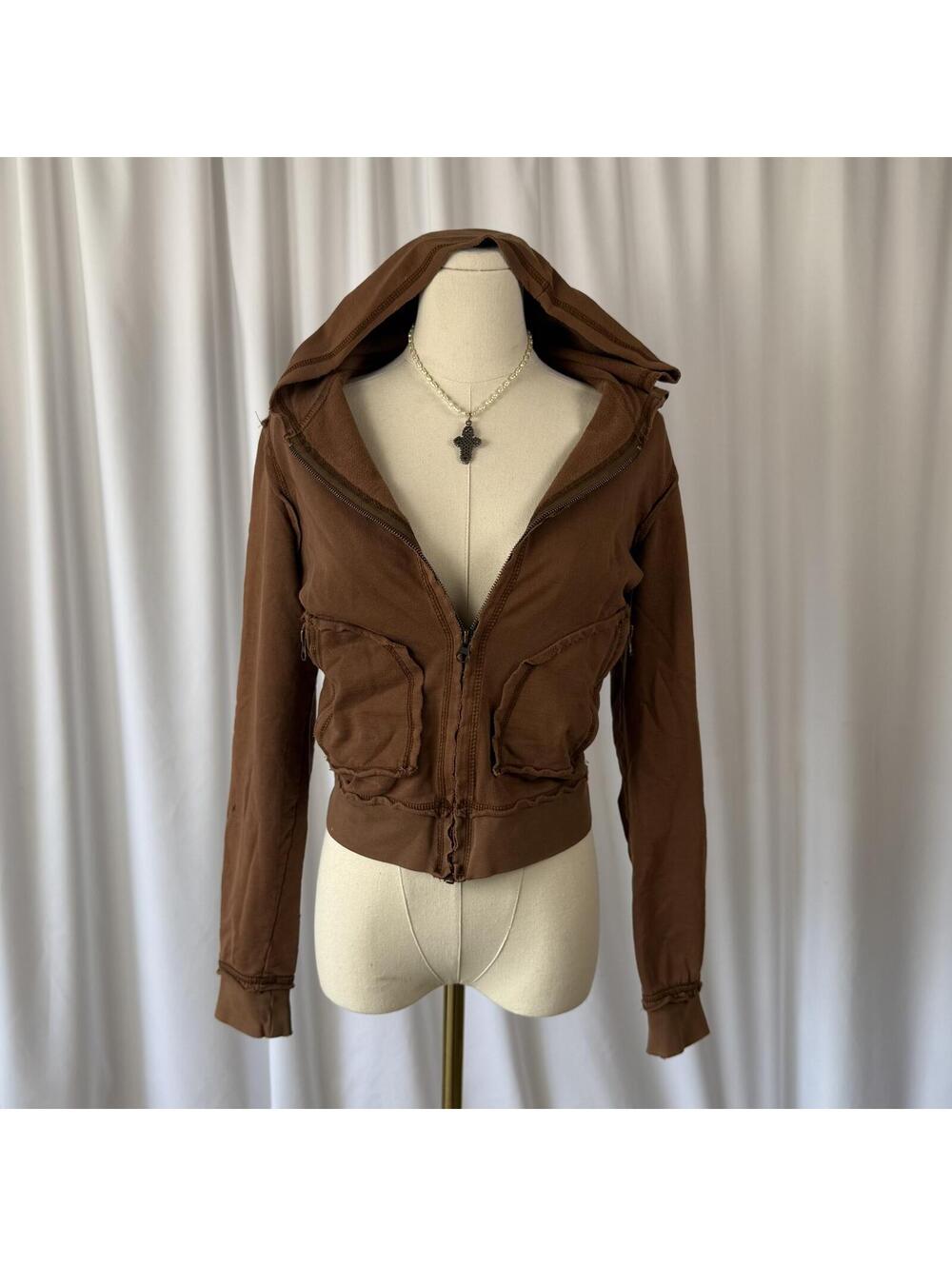 Brown Y2k zip up jacket with cool pockets and raw edge design